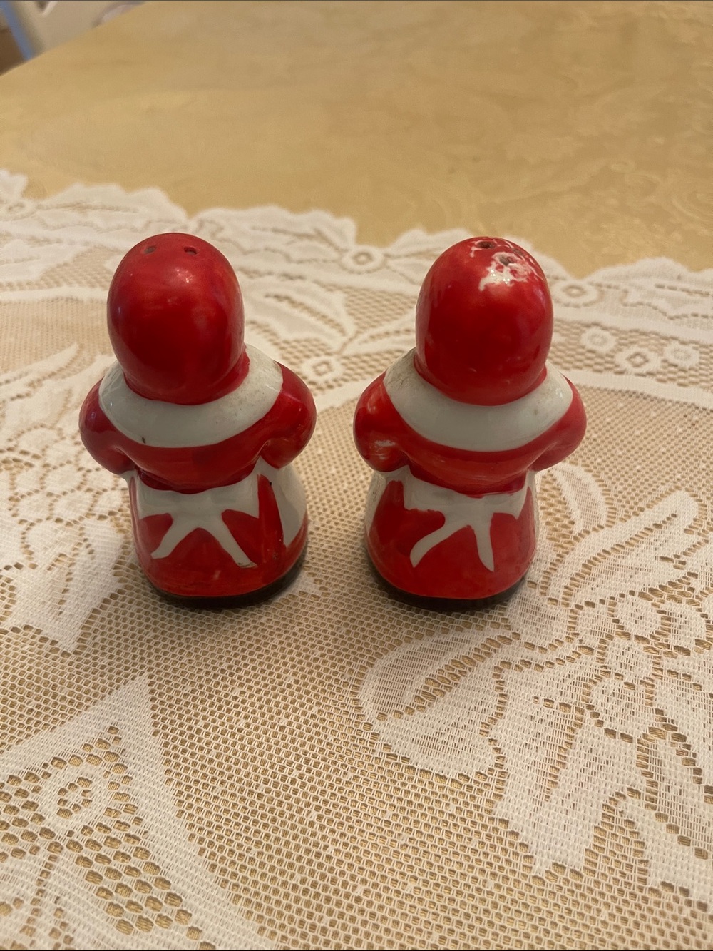 Vintage Americana Red & White Ceramic Salt and Pepper Set and Spoon Rest - 3pc - Picture 3 of 4
